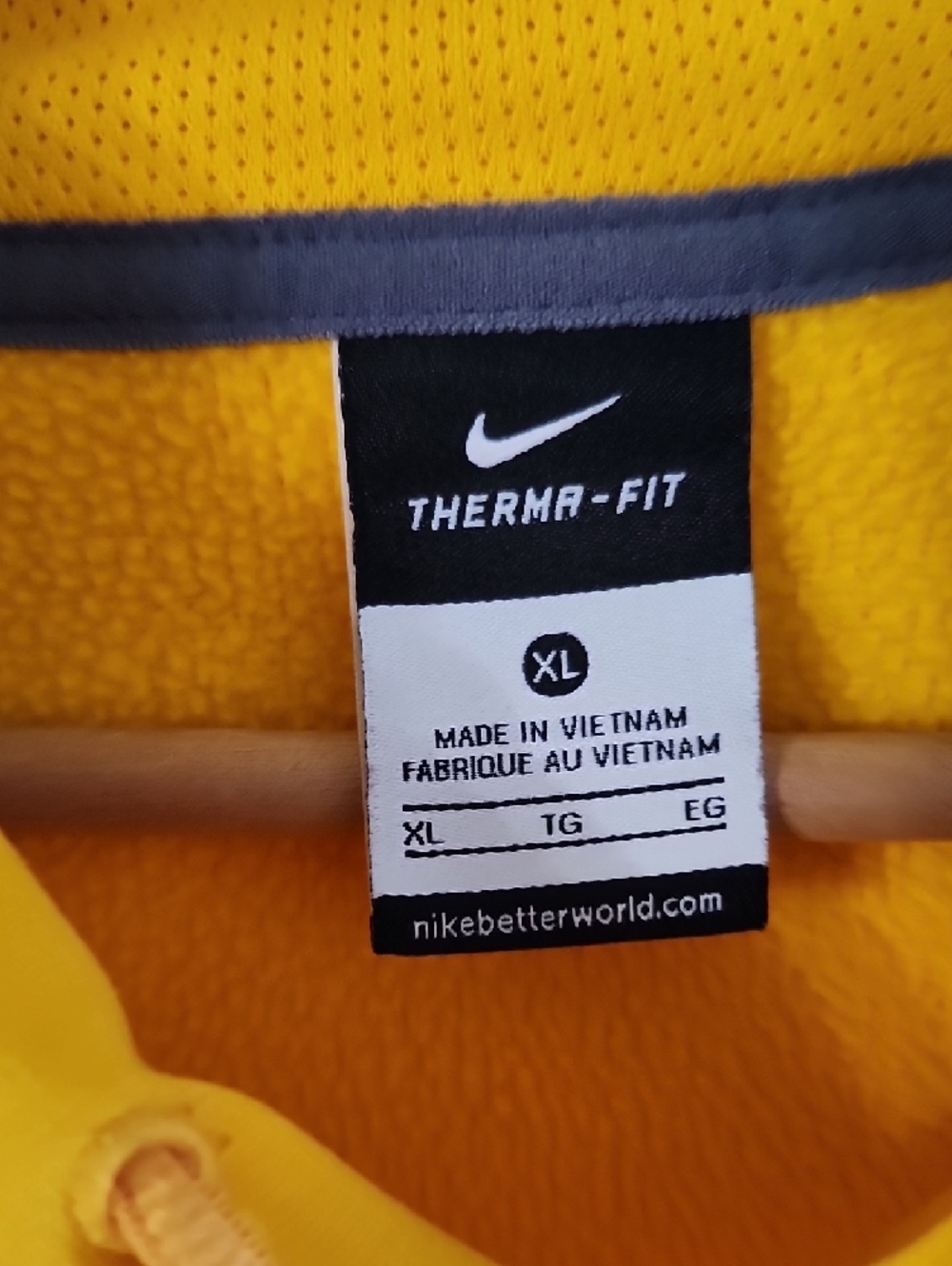Nike Men's Therma-FIT Pullover Hoodie Yellow Sz XL EUC Nike Hoodie Activewear - Picture 2 of 9